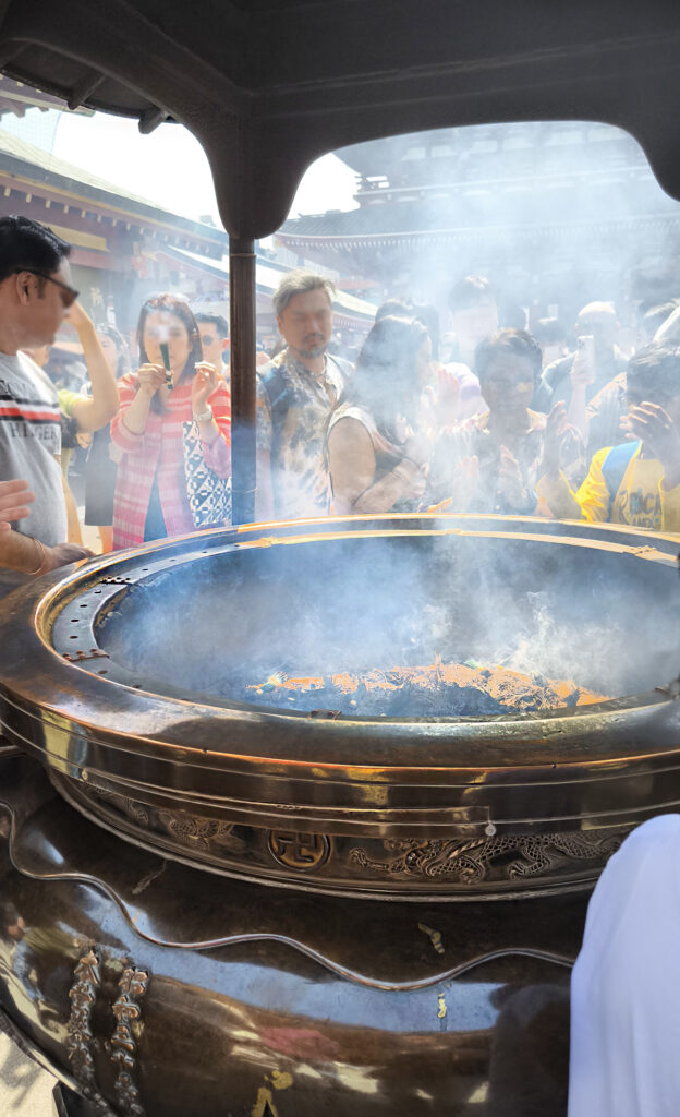 Senso-ji - braciere