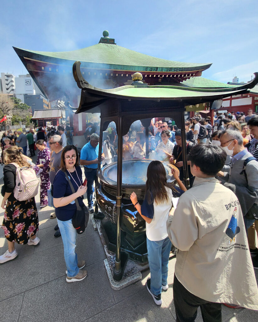 Senso-ji - braciere