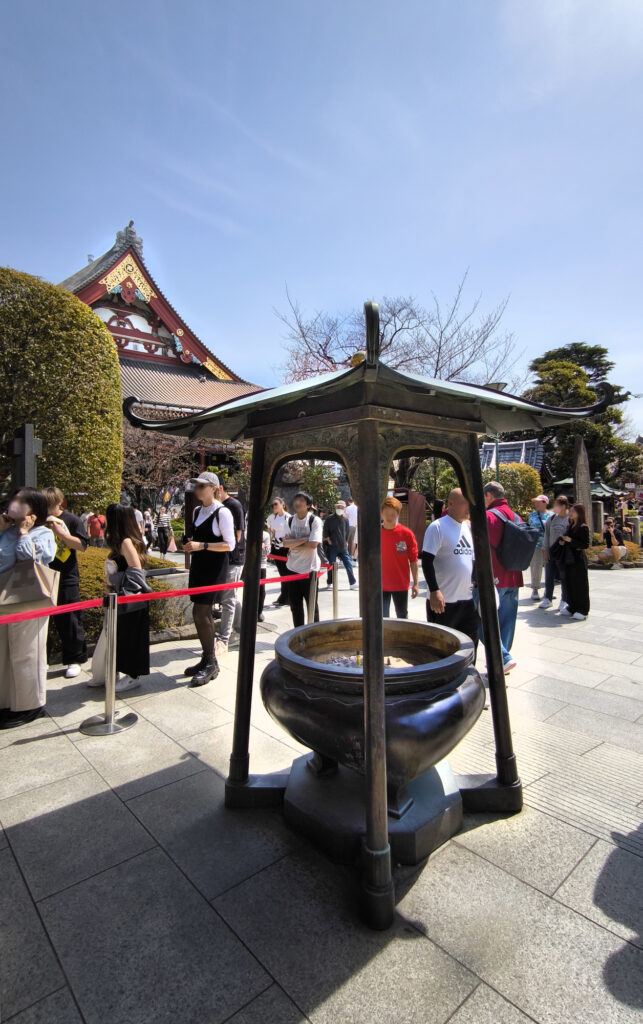Senso-ji - braciere