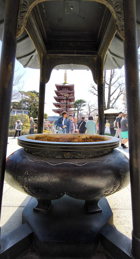 Senso-ji - braciere