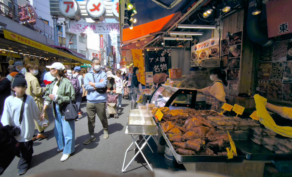 Bancarelle alimentari al mercato Ameyoko