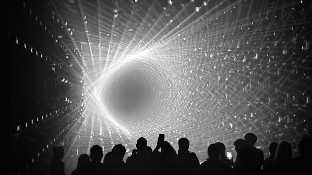 Teamlab Borderless - faretti laser