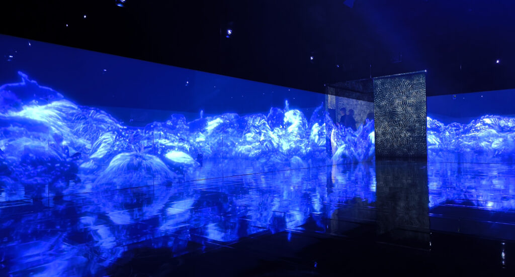Teamlab Borderless - Black Waves