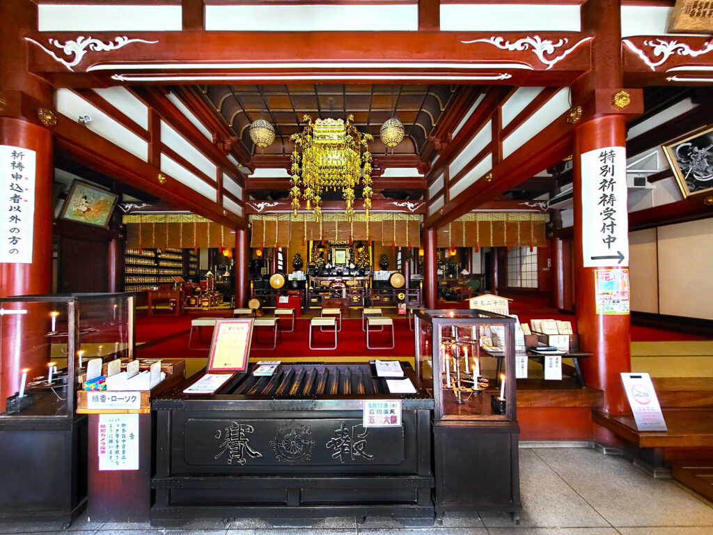 Interno del Marishiten Tokudaiji Temple