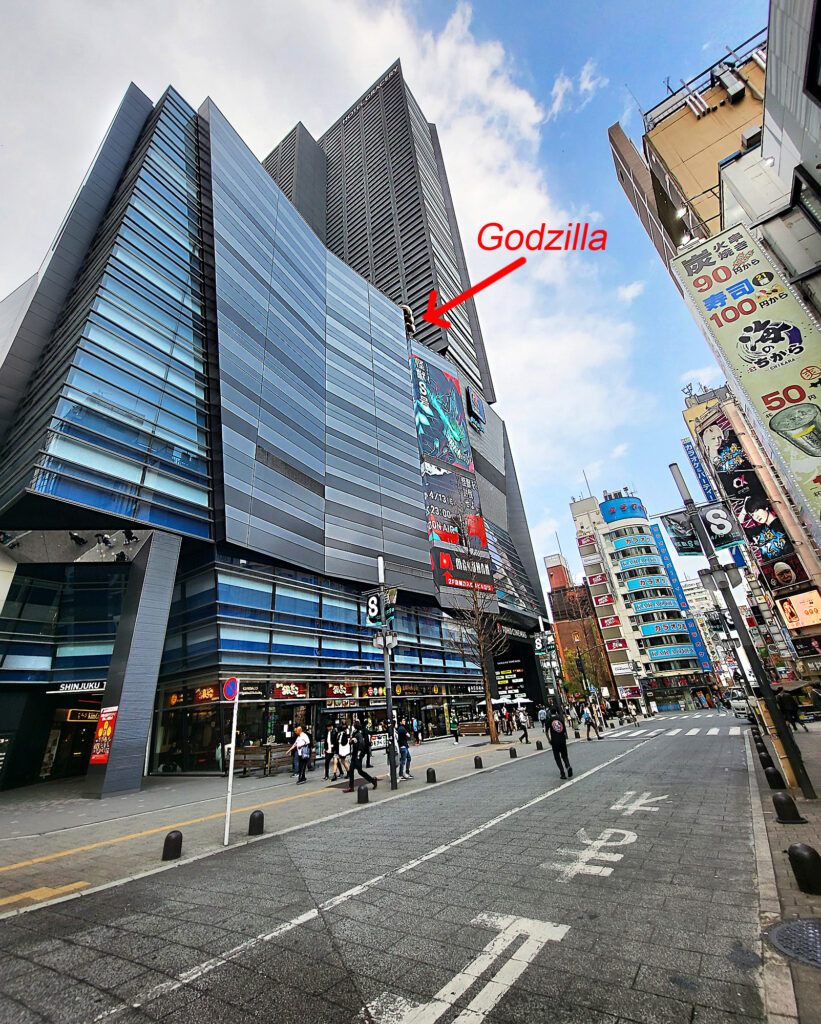 5_Tokyo Shinjuku - Toho cinemas godzilla