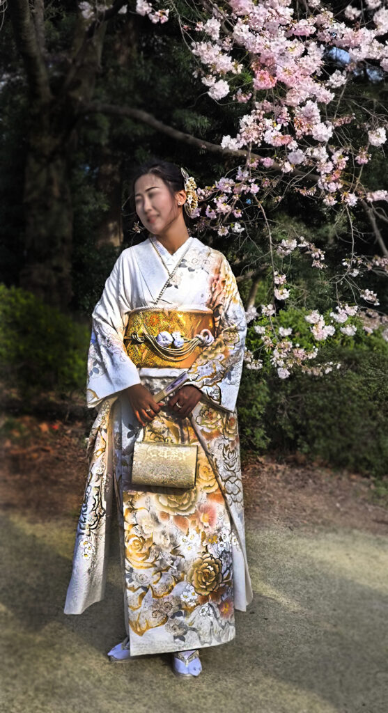 6_Tokyo Shinjuku Gyoen parco - Ragazza in costume tradizionale