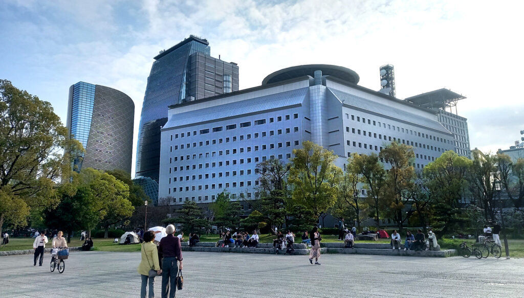 Osaka Castle Park - Museo Storia, NHK Osaka e Prefectural Police Headquartier