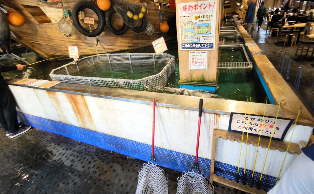 Osaka - ristorante Janbo-tsuribune Tsurikichi in Shinsekai