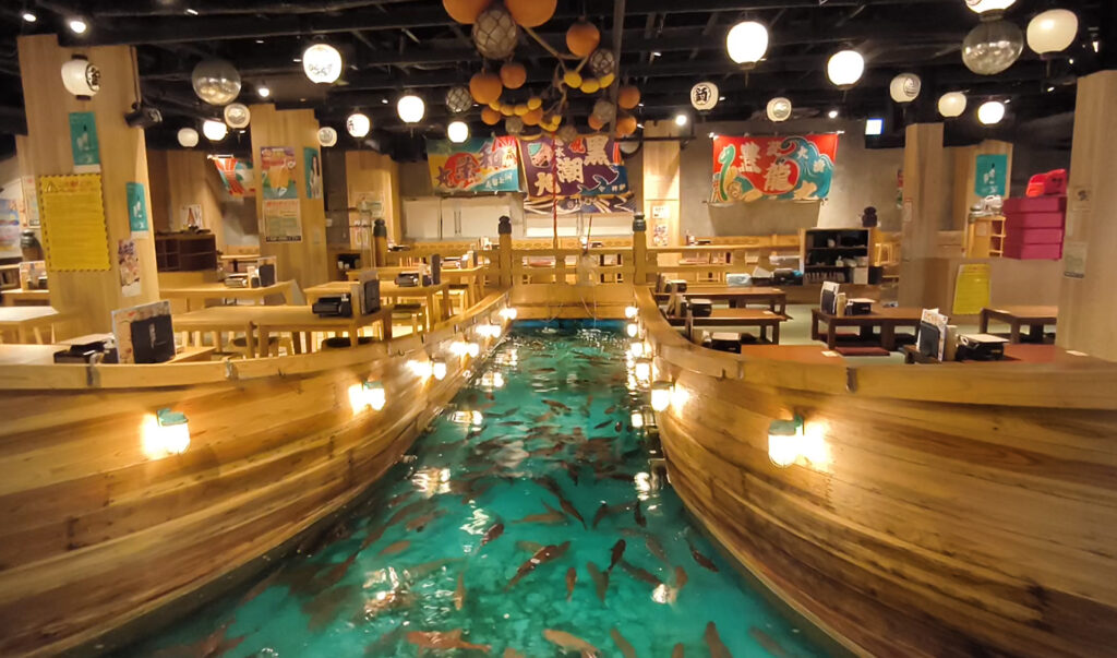 Osaka - ristorante Janbo-tsuribune Tsurikichi in Shinsekai