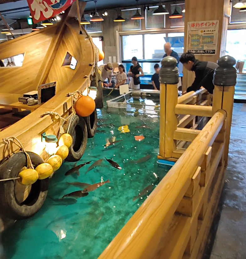 Osaka - ristorante Janbo-tsuribune Tsurikichi in Shinsekai