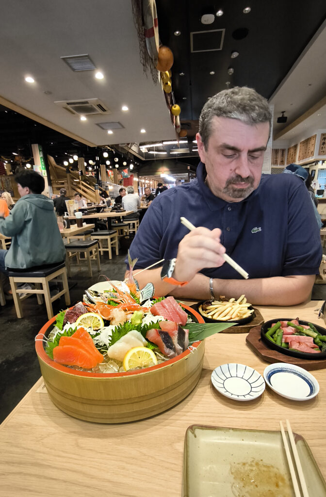 Osaka - ristorante Janbo-tsuribune Tsurikichi in Shinsekai